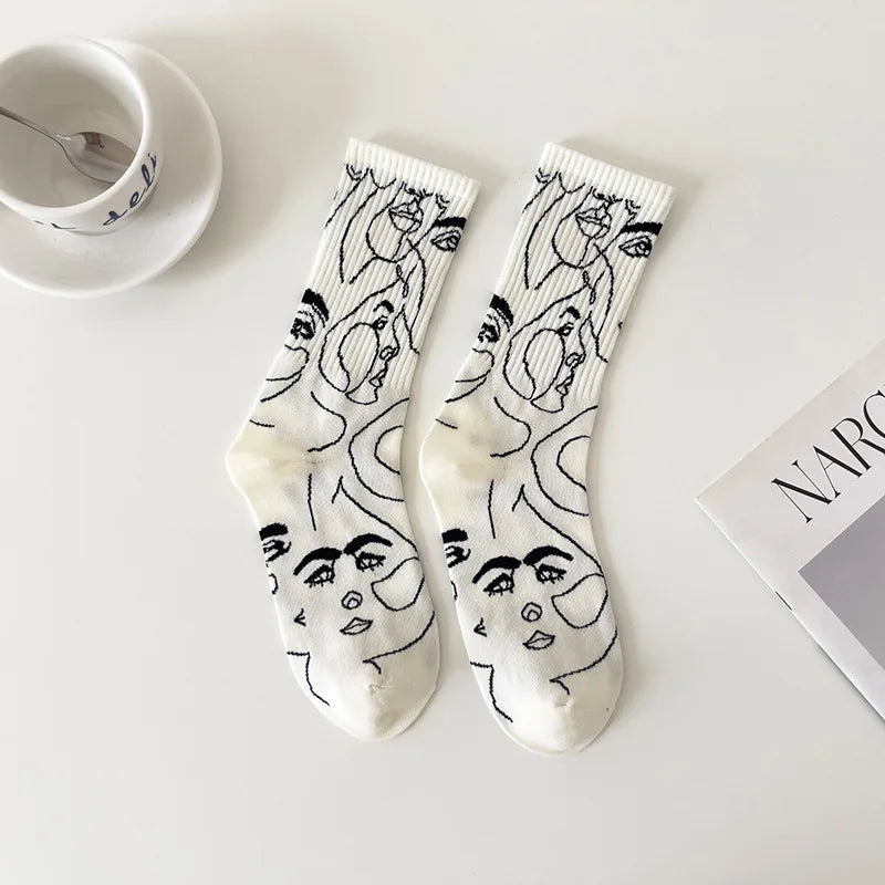 Staring Faces - Abstrakte Line Art Socken